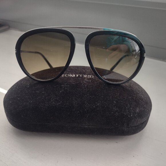 Tom Ford Sunglasses Brown Gradient Lenses with Case main image 11